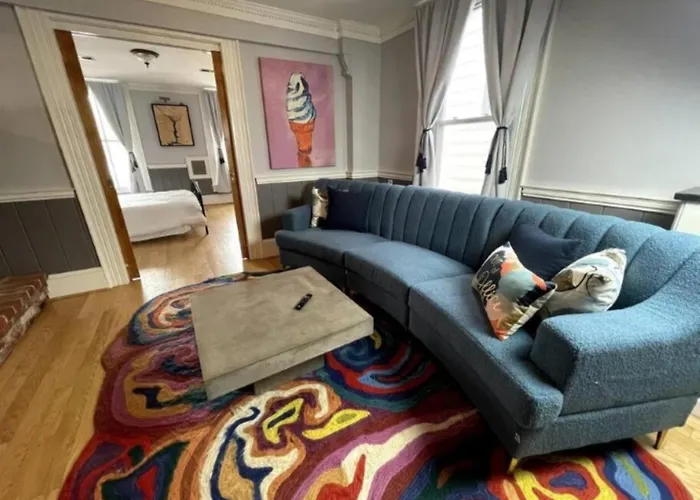 Steps From Capitol - Prime Suite With Top Location!