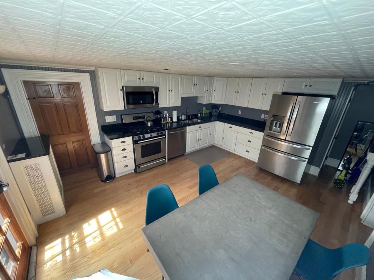 Chic 2br Steps From Historic Sites Washington